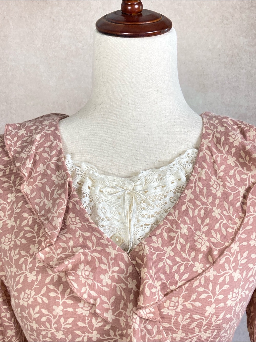 White Crocheted Lace Ribbon Yoke Button-Front Chemise, NEW - Picture 11 of 11